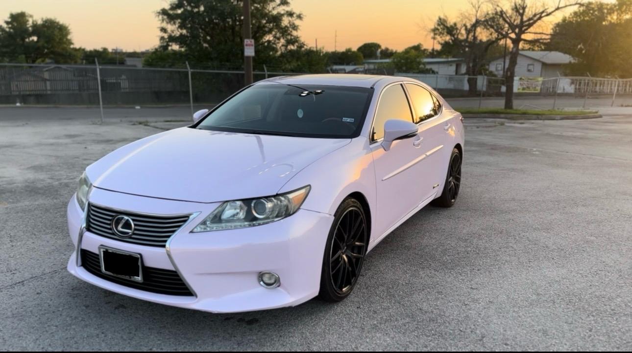 Pearl finish sedan completed by Phantom